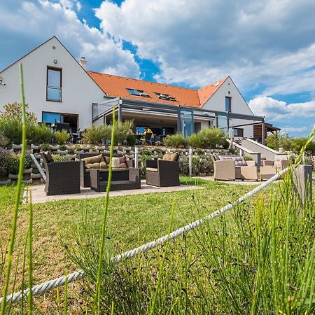 Отель Vitis Kuria 7171 Balatonrendes Экстерьер фото